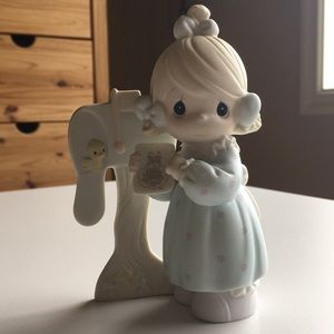 Enesco Precious Moments "Sharing Good News" - 1990